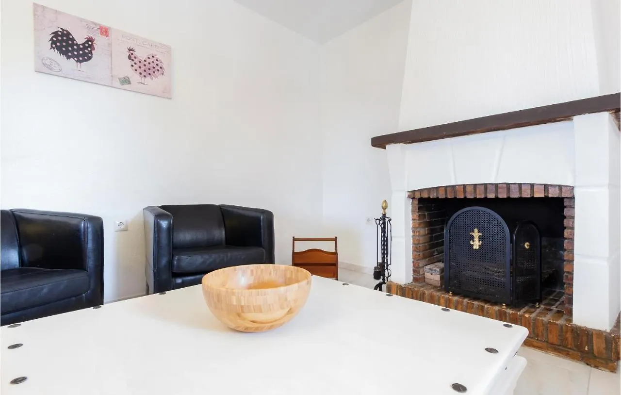 度假居 3 Bedroom Awesome Home In 阿尔豪林德拉托里