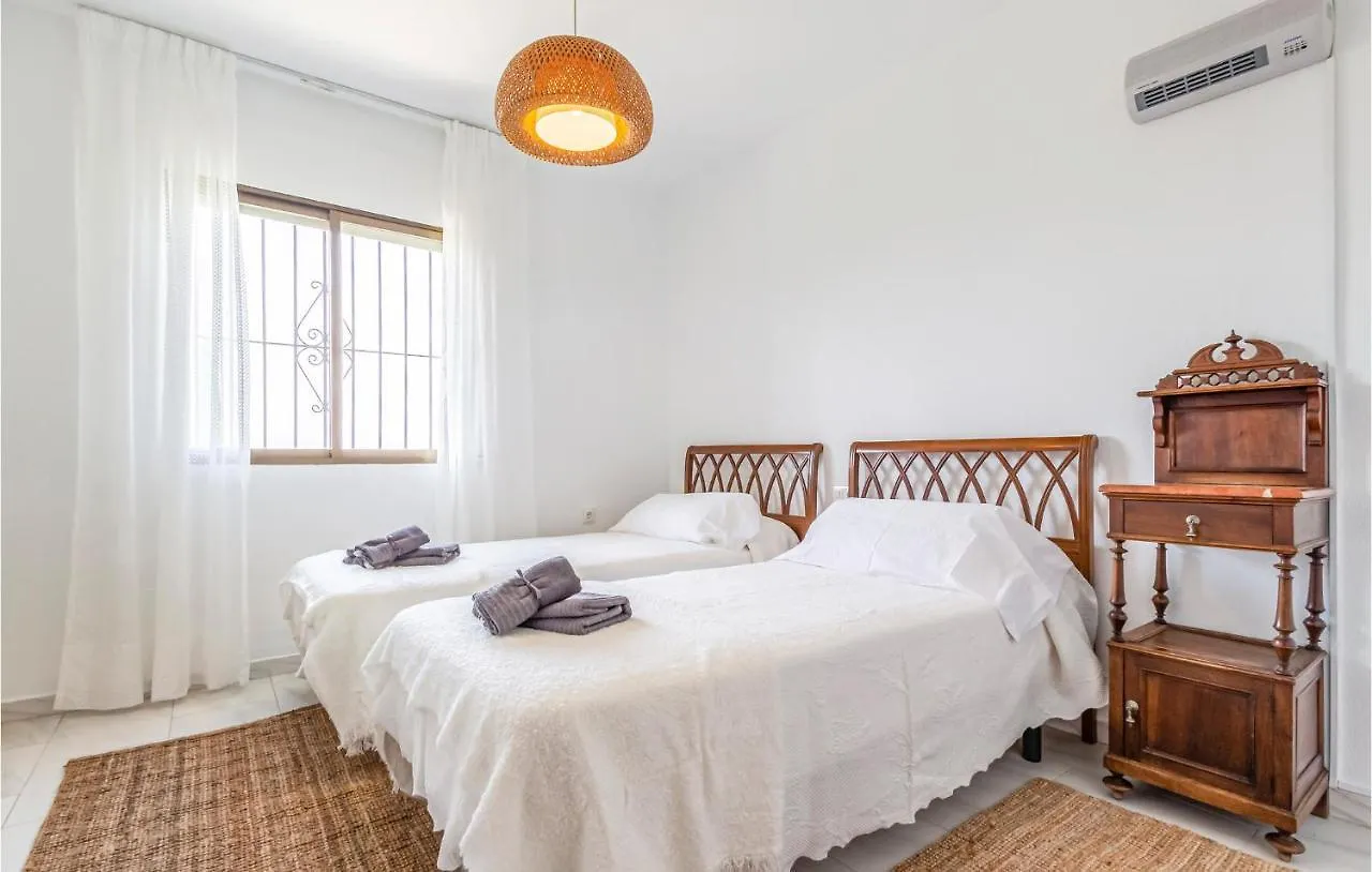 度假居 3 Bedroom Awesome Home In 阿尔豪林德拉托里