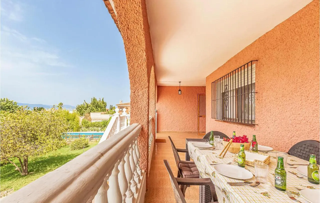 3 Bedroom Awesome Home In 阿尔豪林德拉托里