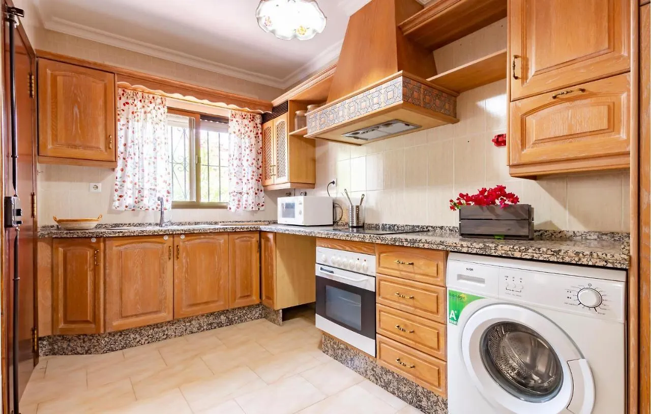 3 Bedroom Awesome Home In 阿尔豪林德拉托里